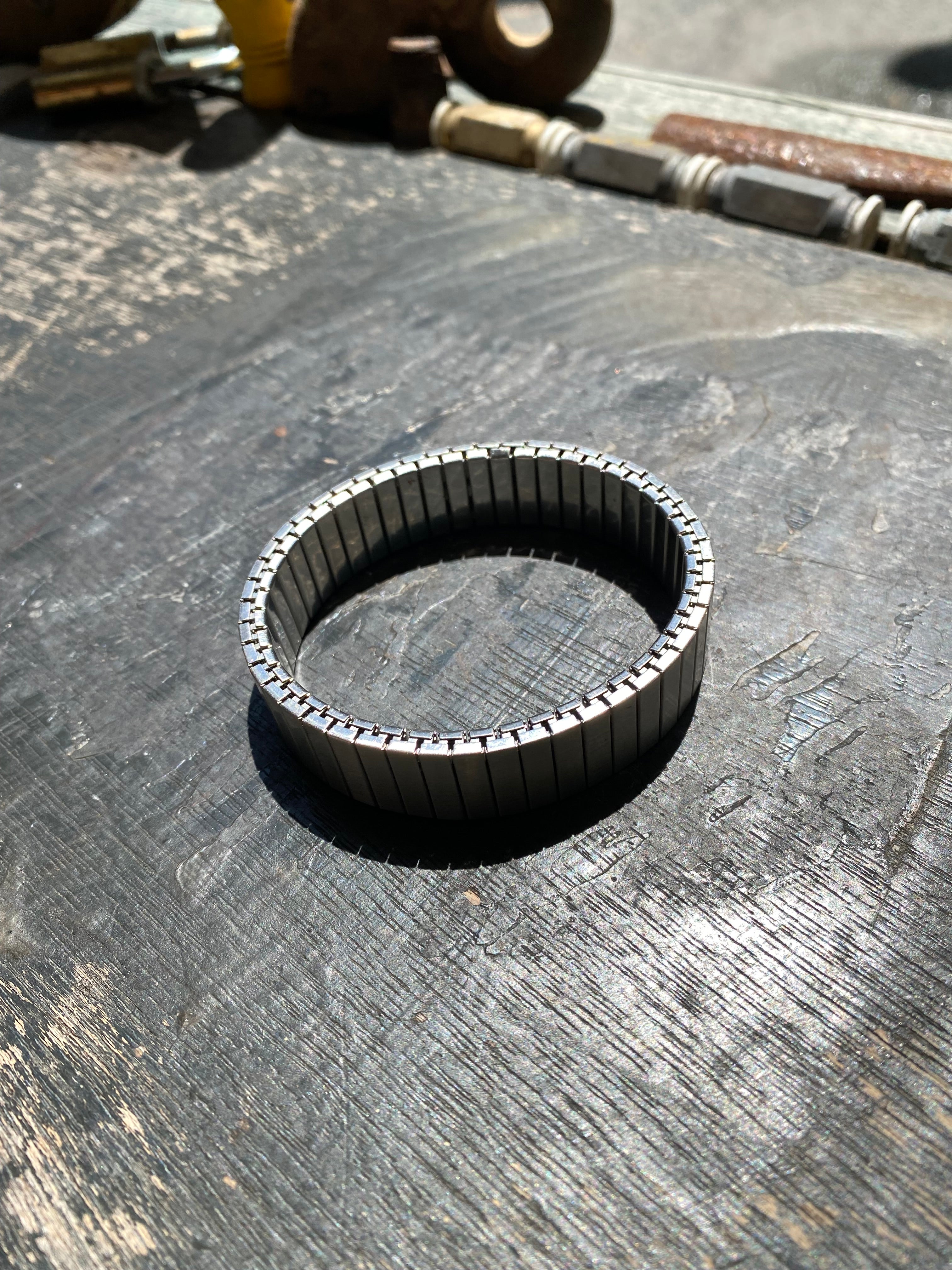 Vintage Silver-Tone Stretchy Bracelet